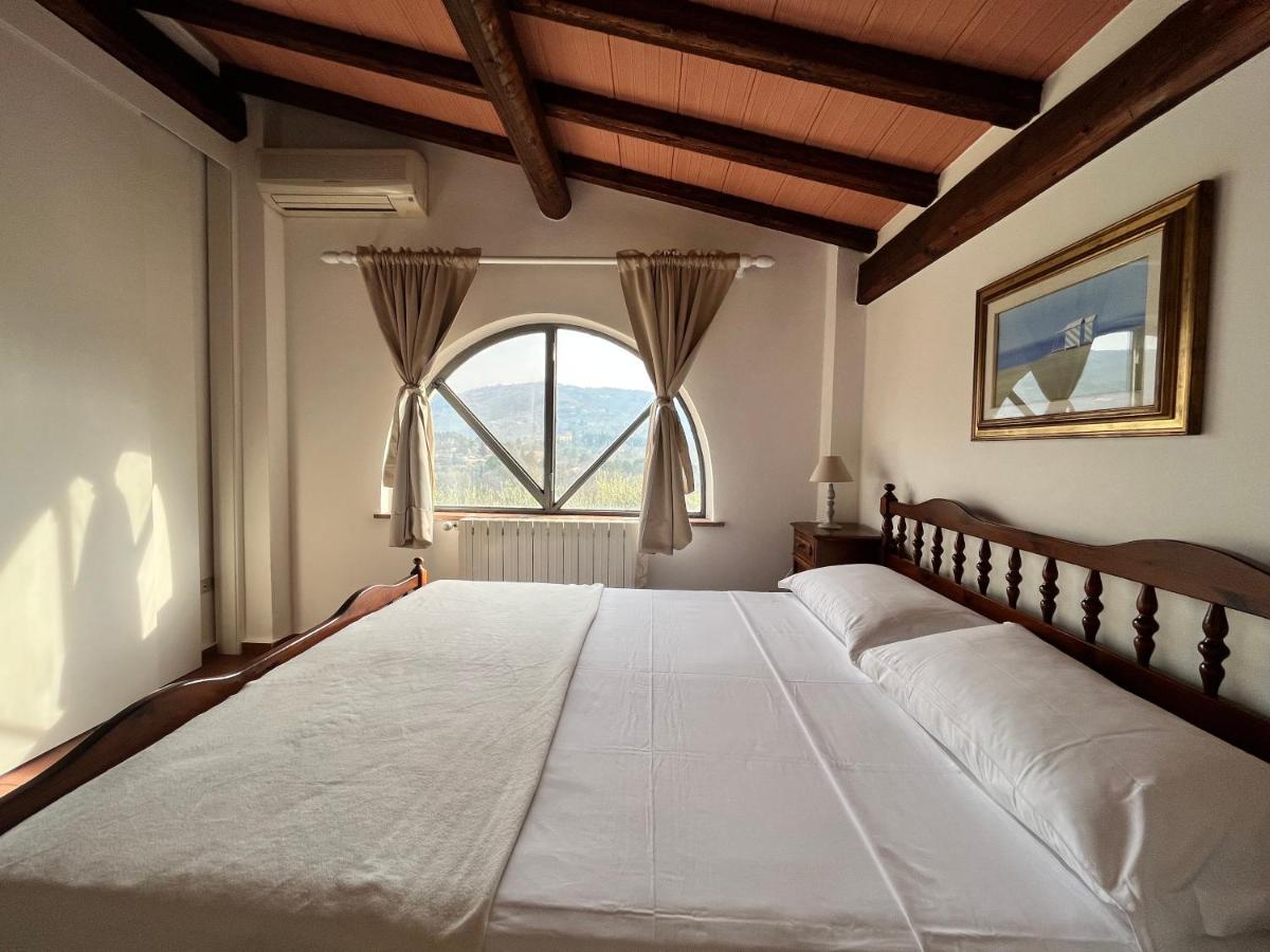 Casa Del Pino Bed & Breakfast Borgo a Buggiano Luaran gambar