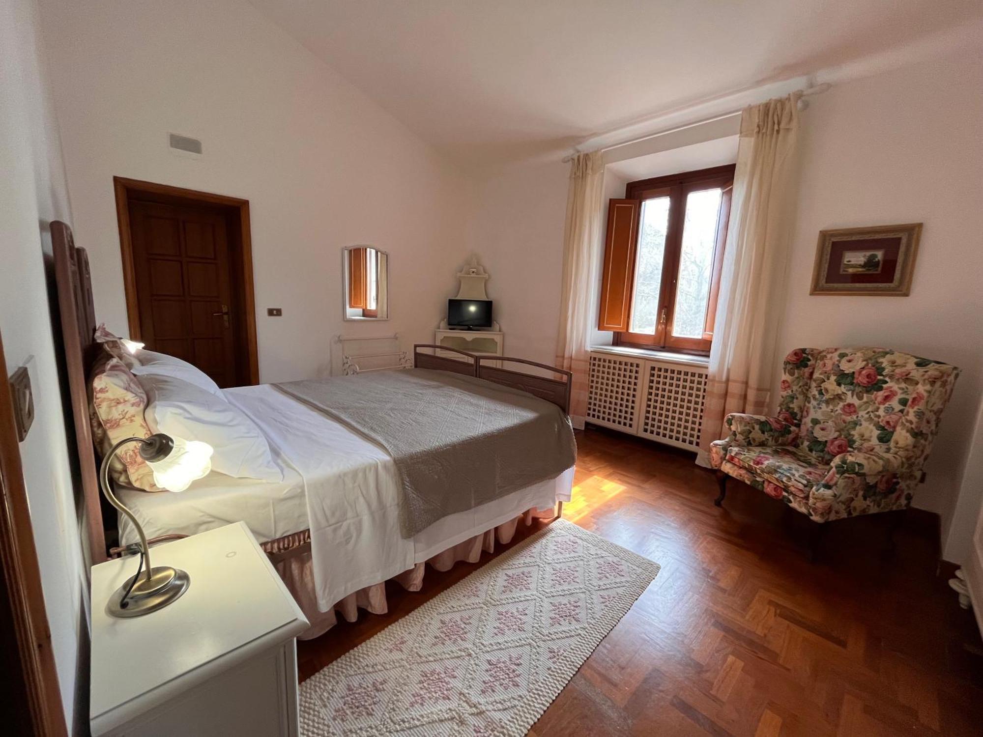 Casa Del Pino Bed & Breakfast Borgo a Buggiano Luaran gambar