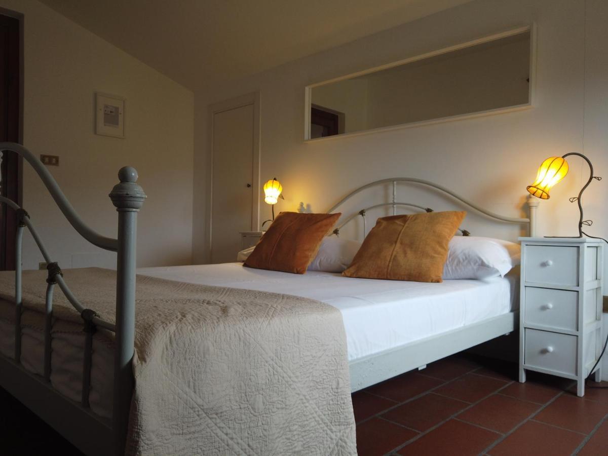 Casa Del Pino Bed & Breakfast Borgo a Buggiano Luaran gambar