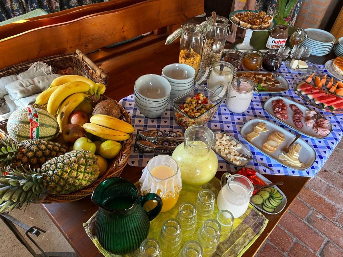 Casa Del Pino Bed & Breakfast Borgo a Buggiano Luaran gambar